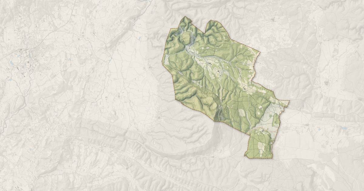 Portrait cartographique de Bouquet : relief, eau, forêts, bâti et voies, calculés à partir des données de l'IGN