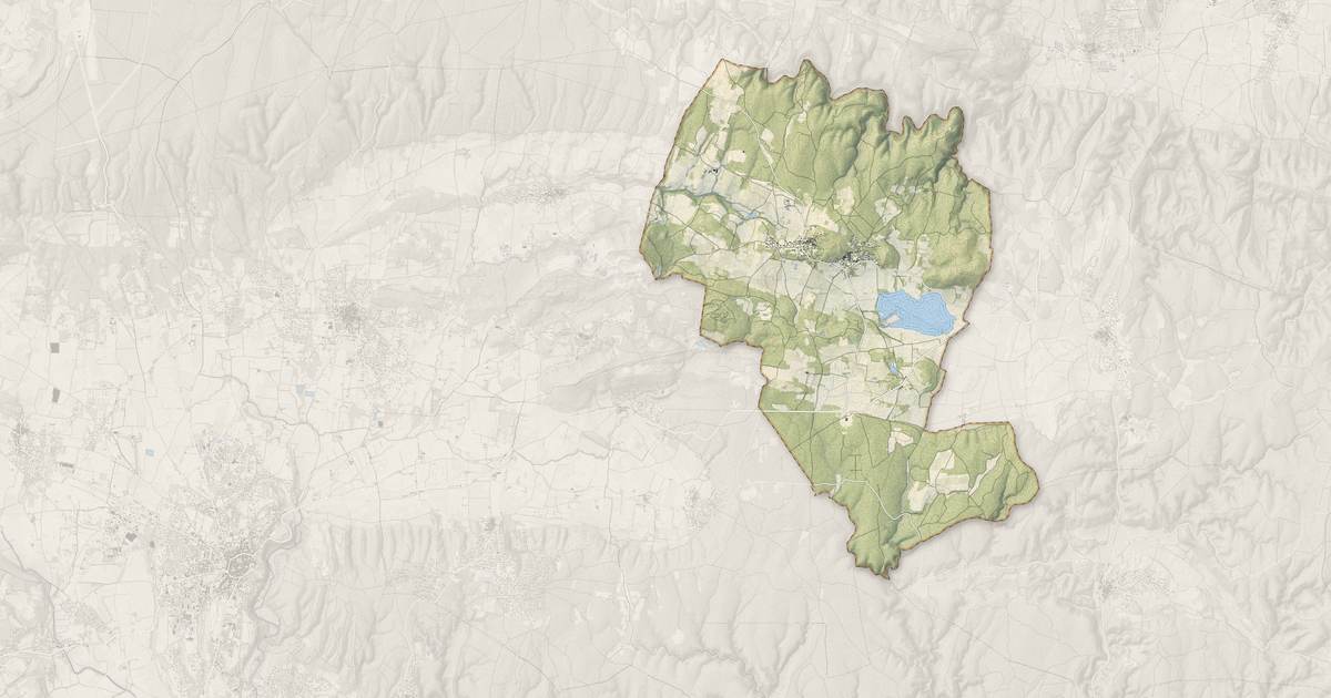 Portrait cartographique de La Capelle-et-Masmolène : relief, eau, forêts, bâti et voies, calculés à partir des données de l'IGN