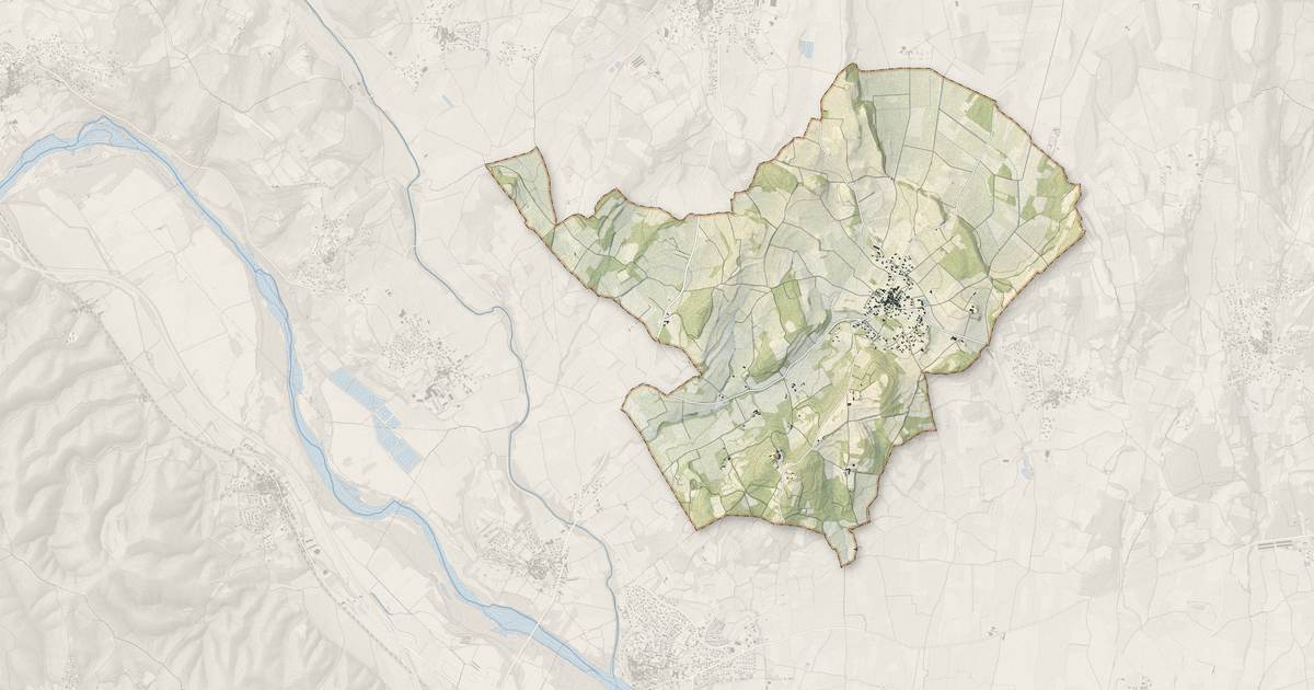 Portrait cartographique de Castelnau-Valence : relief, eau, forêts, bâti et voies, calculés à partir des données de l'IGN