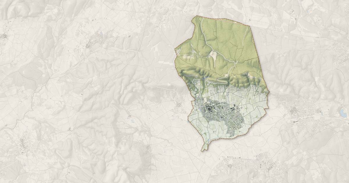 Portrait cartographique de Clarensac : relief, eau, forêts, bâti et voies, calculés à partir des données de l'IGN