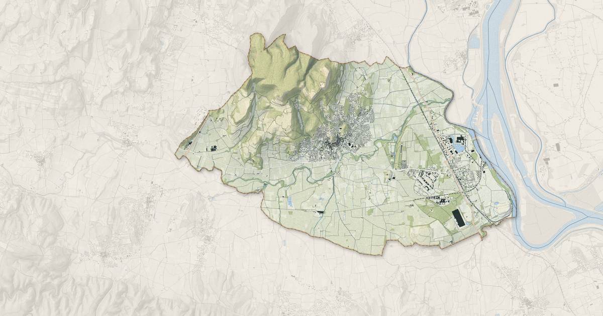Portrait cartographique de Laudun-l'Ardoise : relief, eau, forêts, bâti et voies, calculés à partir des données de l'IGN