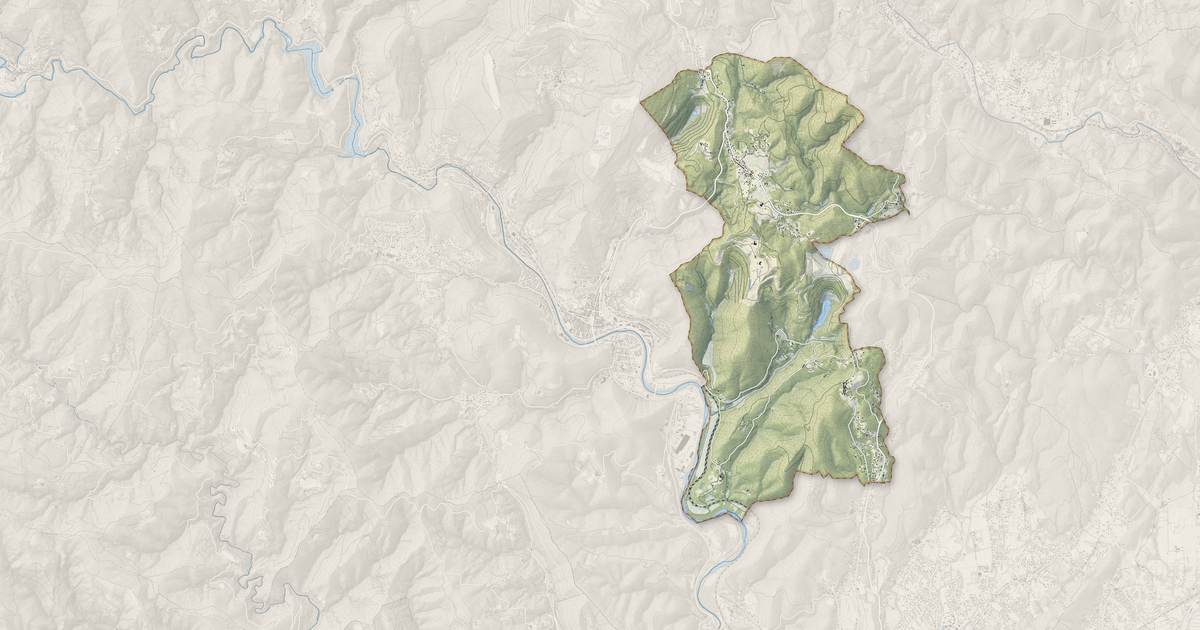 Portrait cartographique de Laval-Pradel : relief, eau, forêts, bâti et voies, calculés à partir des données de l'IGN