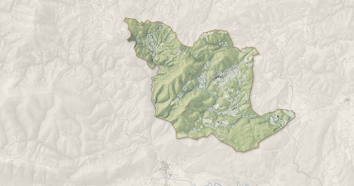 Portrait cartographique de Monoblet : relief, eau, forêts, bâti et voies, calculés à partir des données de l'IGN