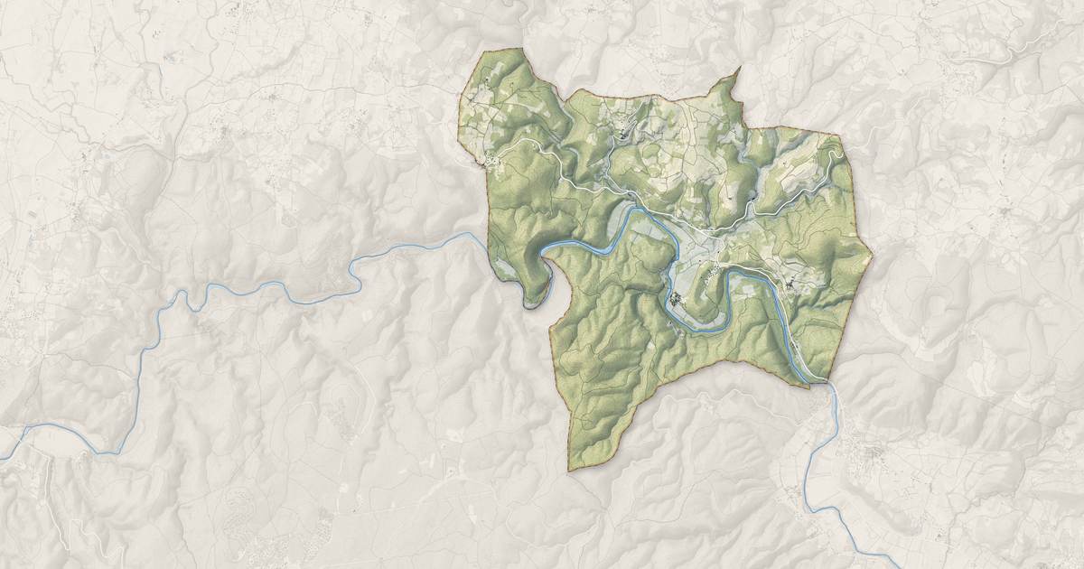 Portrait cartographique de Montclus : relief, eau, forêts, bâti et voies, calculés à partir des données de l'IGN