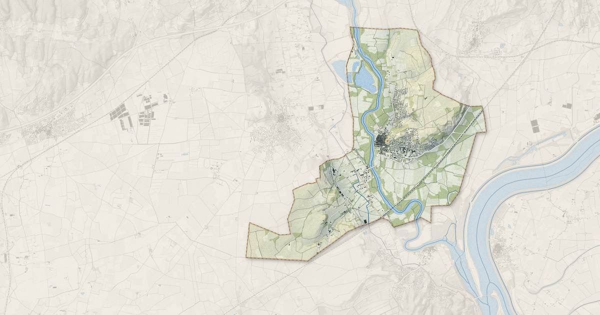 Portrait cartographique de Montfrin : relief, eau, forêts, bâti et voies, calculés à partir des données de l'IGN