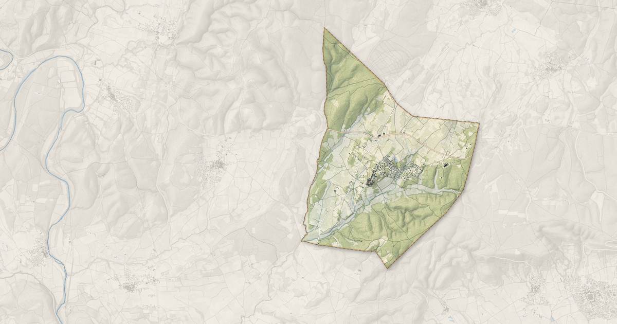Portrait cartographique de Montpezat : relief, eau, forêts, bâti et voies, calculés à partir des données de l'IGN