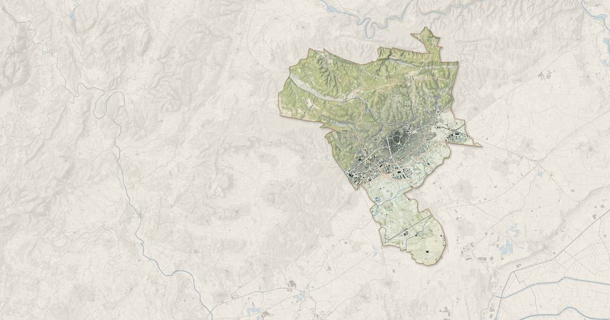 Portrait cartographique de Nîmes : relief, eau, forêts, bâti et voies, calculés à partir des données de l'IGN