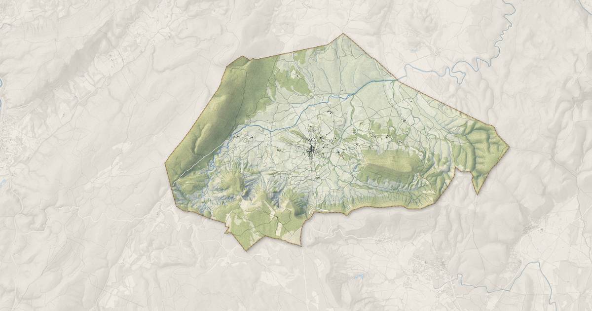 Portrait cartographique de Pompignan : relief, eau, forêts, bâti et voies, calculés à partir des données de l'IGN
