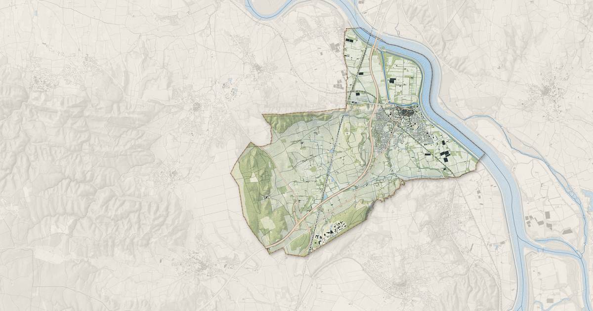 Portrait cartographique de Roquemaure : relief, eau, forêts, bâti et voies, calculés à partir des données de l'IGN