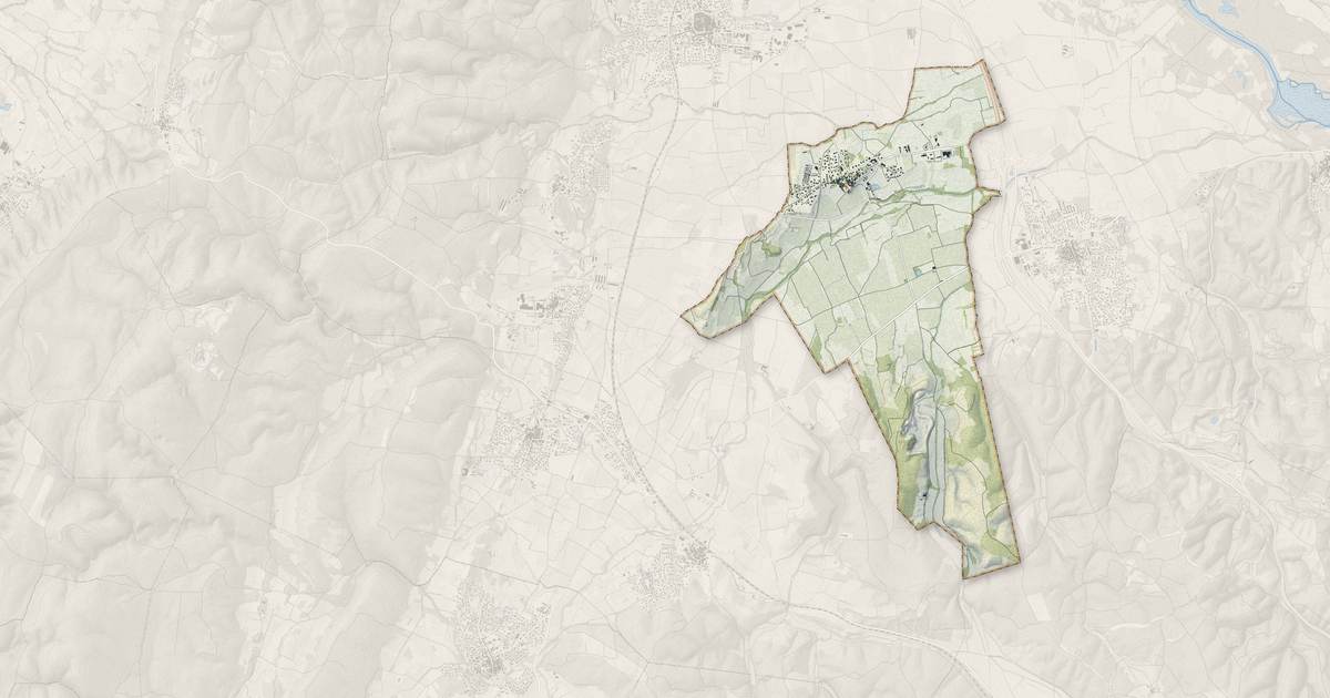 Portrait cartographique de La Rouvière : relief, eau, forêts, bâti et voies, calculés à partir des données de l'IGN