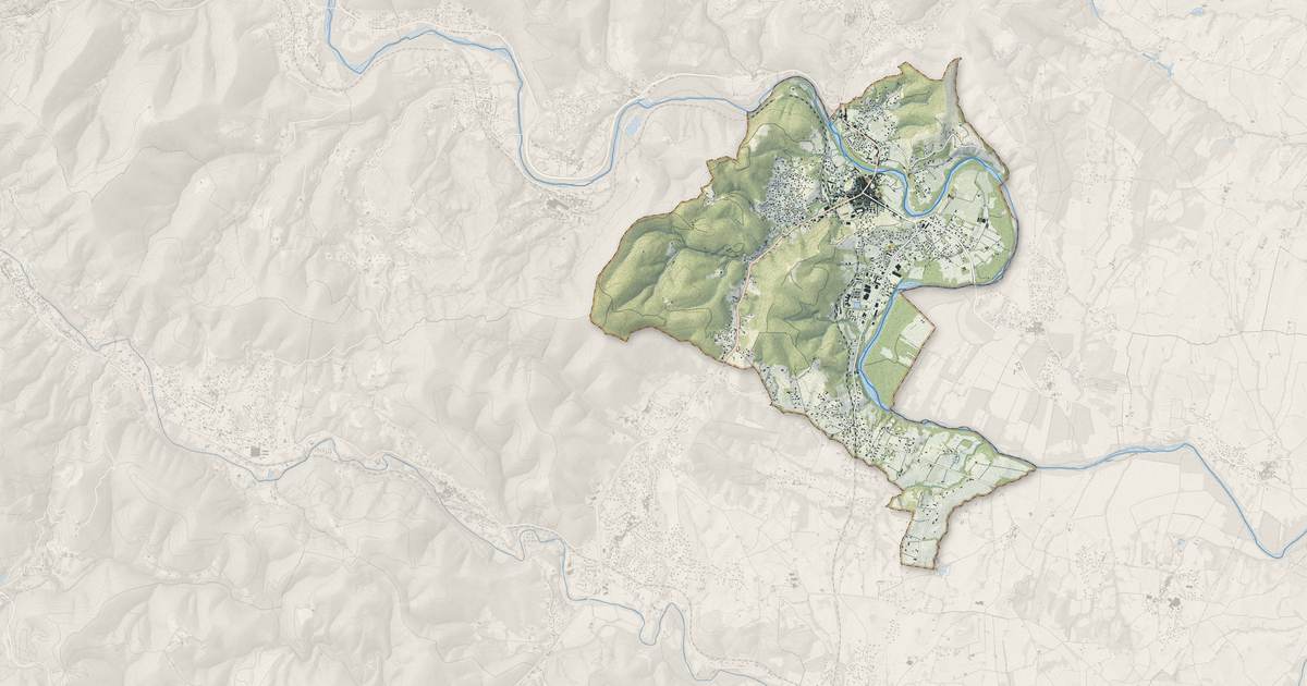 Portrait cartographique de Saint-Ambroix : relief, eau, forêts, bâti et voies, calculés à partir des données de l'IGN