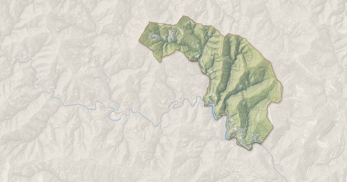Portrait cartographique de Sainte-Cécile-d'Andorge : relief, eau, forêts, bâti et voies, calculés à partir des données de l'IGN
