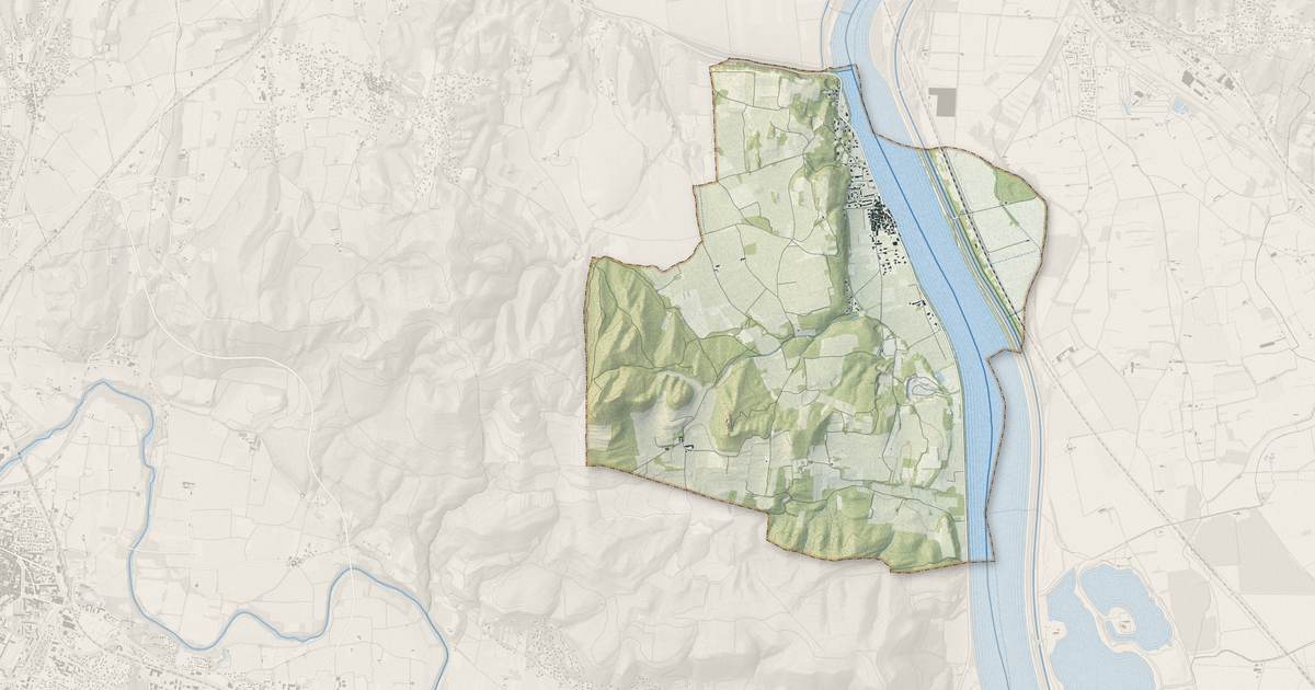 Portrait cartographique de Saint-Étienne-des-Sorts : relief, eau, forêts, bâti et voies, calculés à partir des données de l'IGN