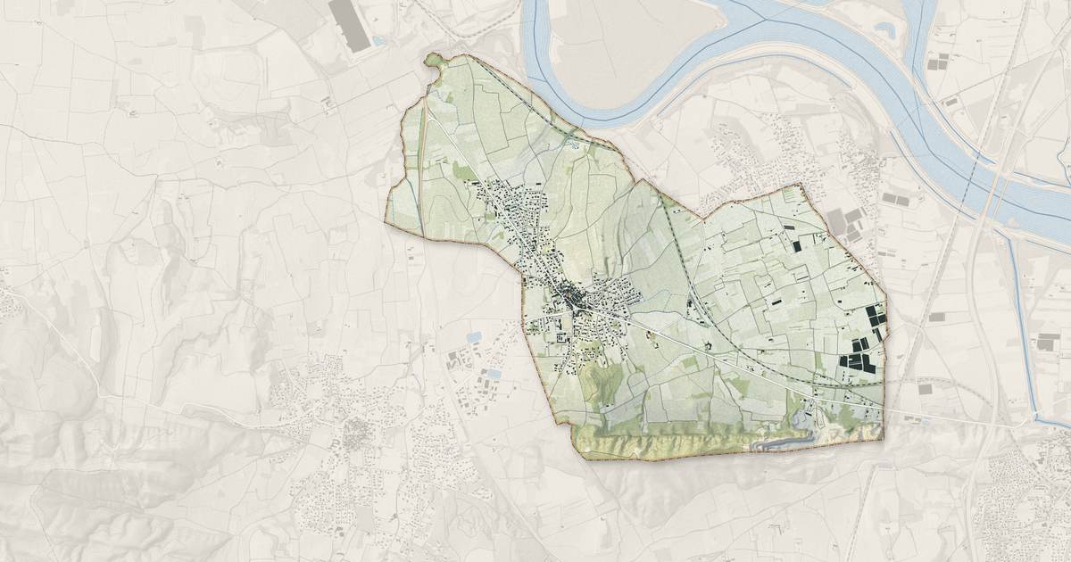 Portrait cartographique de Saint-Geniès-de-Comolas : relief, eau, forêts, bâti et voies, calculés à partir des données de l'IGN