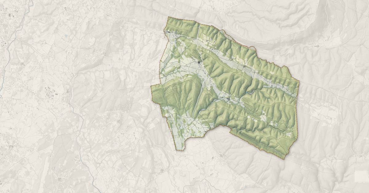 Portrait cartographique de Saint-Just-et-Vacquières : relief, eau, forêts, bâti et voies, calculés à partir des données de l'IGN