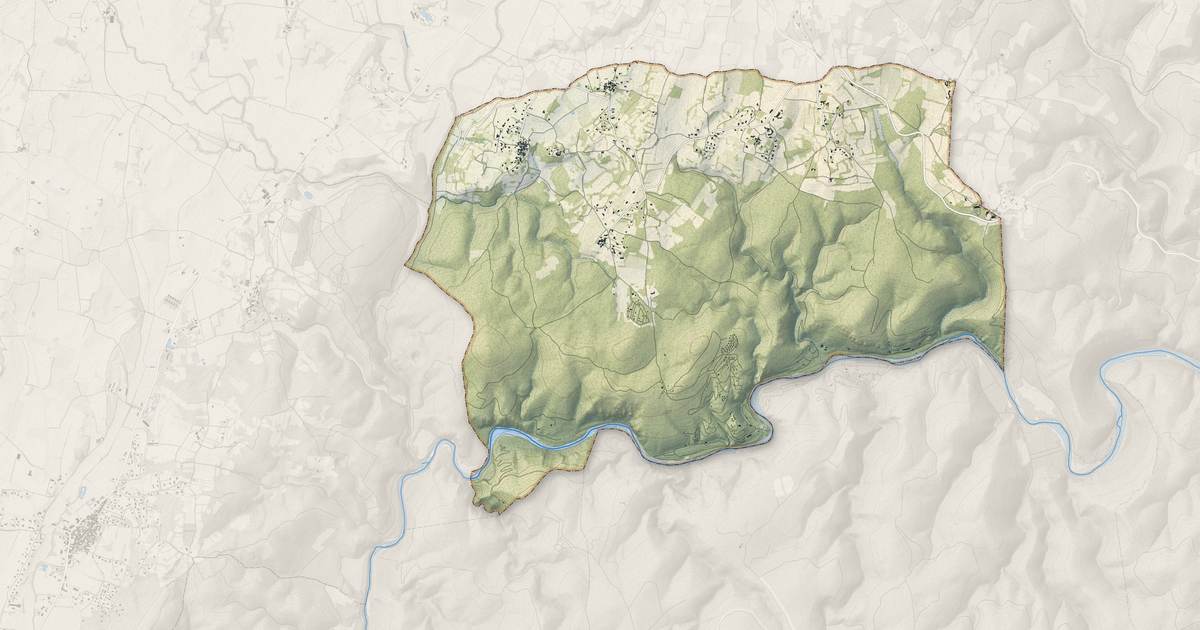 Portrait cartographique de Saint-Privat-de-Champclos : relief, eau, forêts, bâti et voies, calculés à partir des données de l'IGN