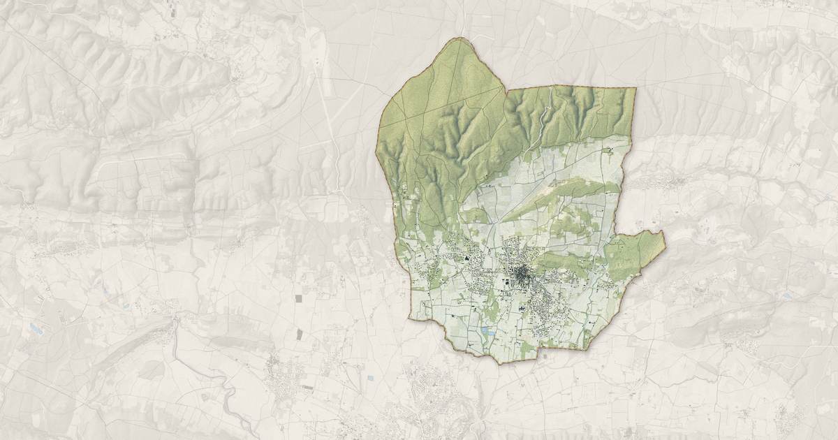 Portrait cartographique de Saint-Quentin-la-Poterie : relief, eau, forêts, bâti et voies, calculés à partir des données de l'IGN