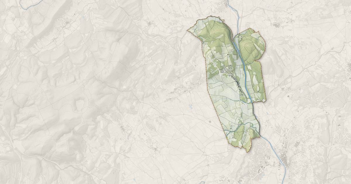 Portrait cartographique de Salinelles : relief, eau, forêts, bâti et voies, calculés à partir des données de l'IGN