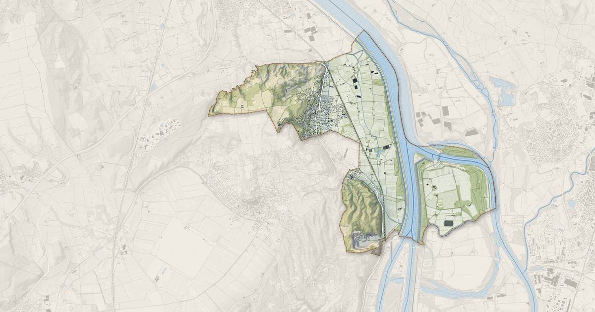 Portrait cartographique de Sauveterre : relief, eau, forêts, bâti et voies, calculés à partir des données de l'IGN