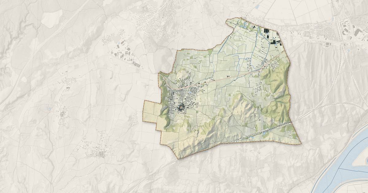 Portrait cartographique de Saze : relief, eau, forêts, bâti et voies, calculés à partir des données de l'IGN