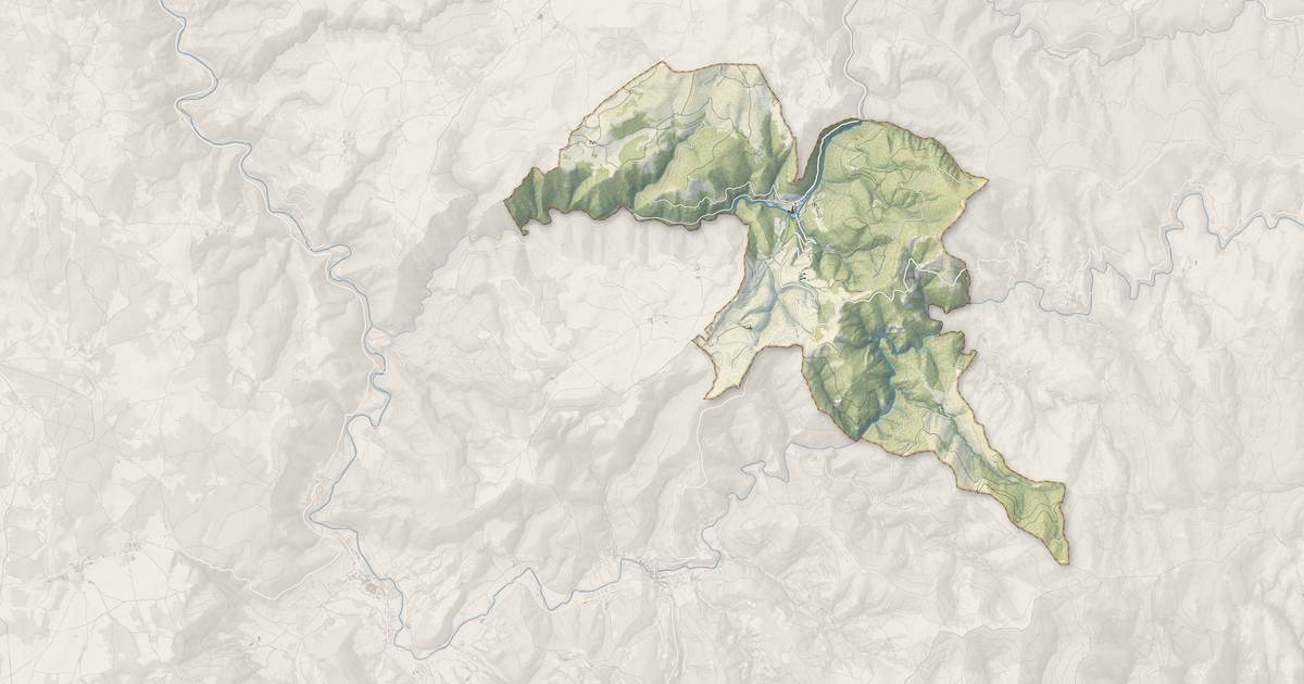 Portrait cartographique de Trèves : relief, eau, forêts, bâti et voies, calculés à partir des données de l'IGN