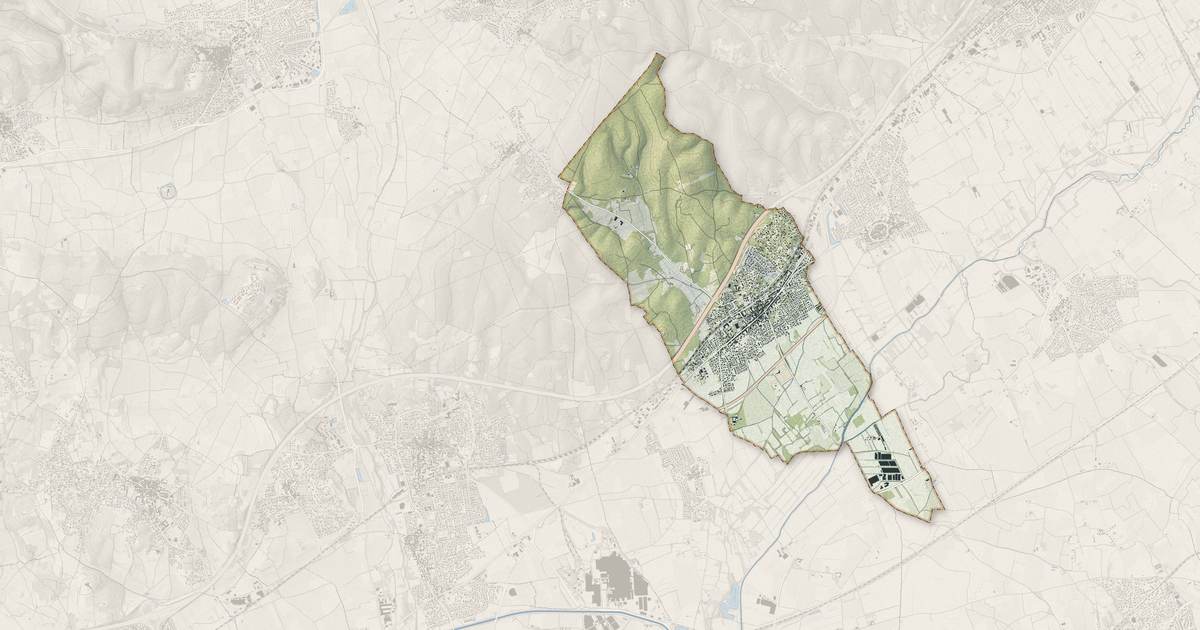 Portrait cartographique de Uchaud : relief, eau, forêts, bâti et voies, calculés à partir des données de l'IGN