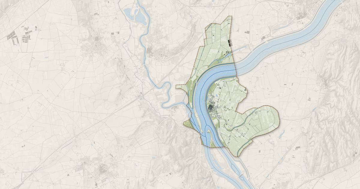 Portrait cartographique de Vallabrègues : relief, eau, forêts, bâti et voies, calculés à partir des données de l'IGN