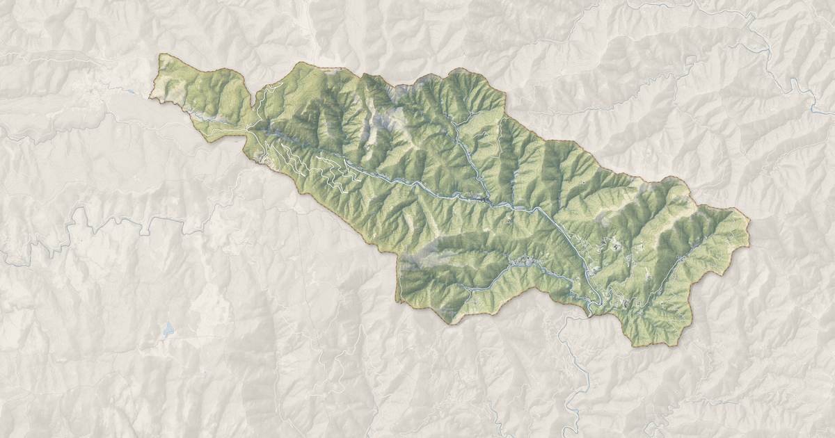 Portrait cartographique de Val-d'Aigoual : relief, eau, forêts, bâti et voies, calculés à partir des données de l'IGN
