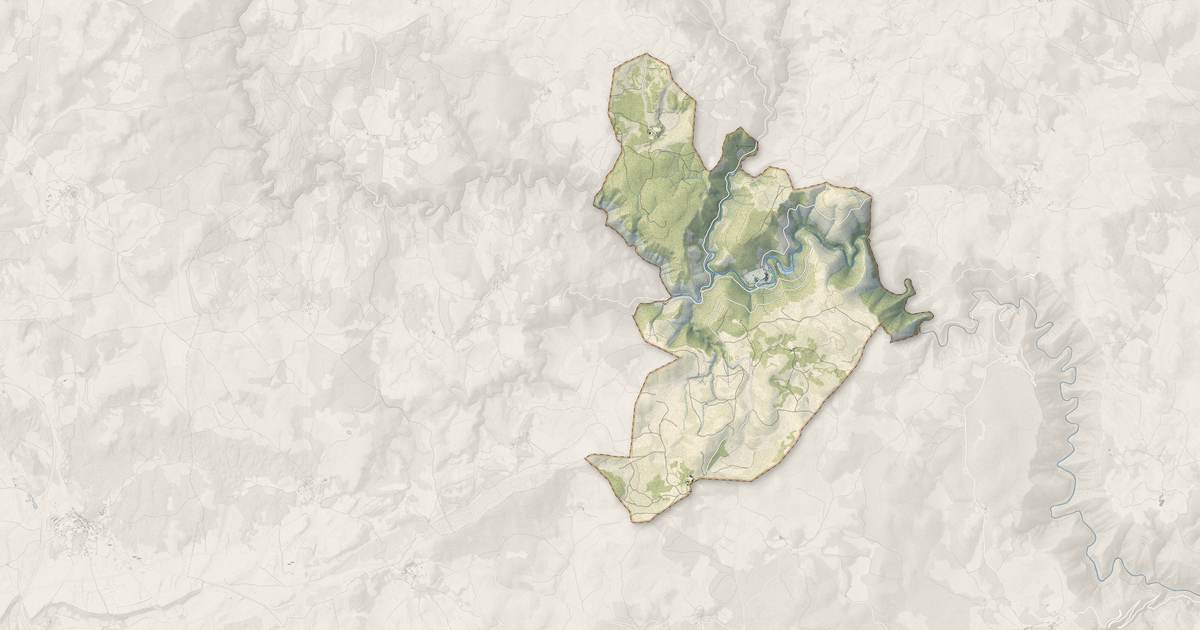 Portrait cartographique de Vissec : relief, eau, forêts, bâti et voies, calculés à partir des données de l'IGN