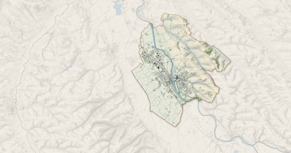 Portrait cartographique de Auterive : relief, eau, forêts, bâti et voies, calculés à partir des données de l'IGN