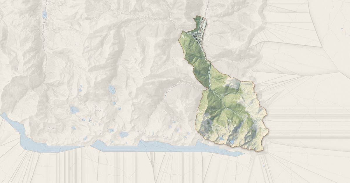 Portrait cartographique de Bagnères-de-Luchon : relief, eau, forêts, bâti et voies, calculés à partir des données de l'IGN