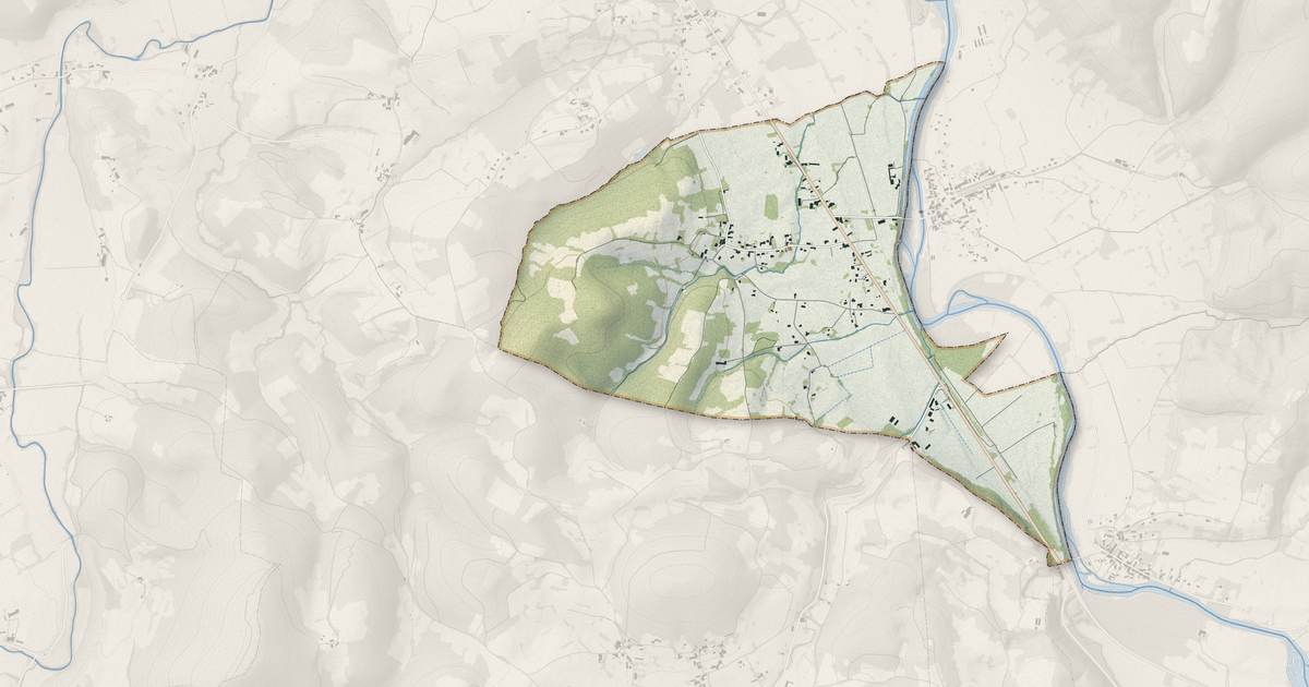 Portrait cartographique de Castagnède : relief, eau, forêts, bâti et voies, calculés à partir des données de l'IGN