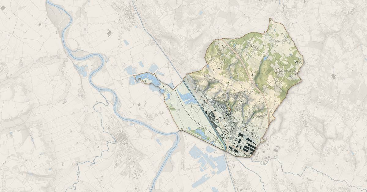 Portrait cartographique de Castelnau-d'Estrétefonds : relief, eau, forêts, bâti et voies, calculés à partir des données de l'IGN