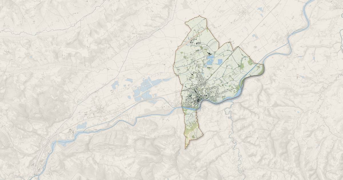 Portrait cartographique de Cazères : relief, eau, forêts, bâti et voies, calculés à partir des données de l'IGN