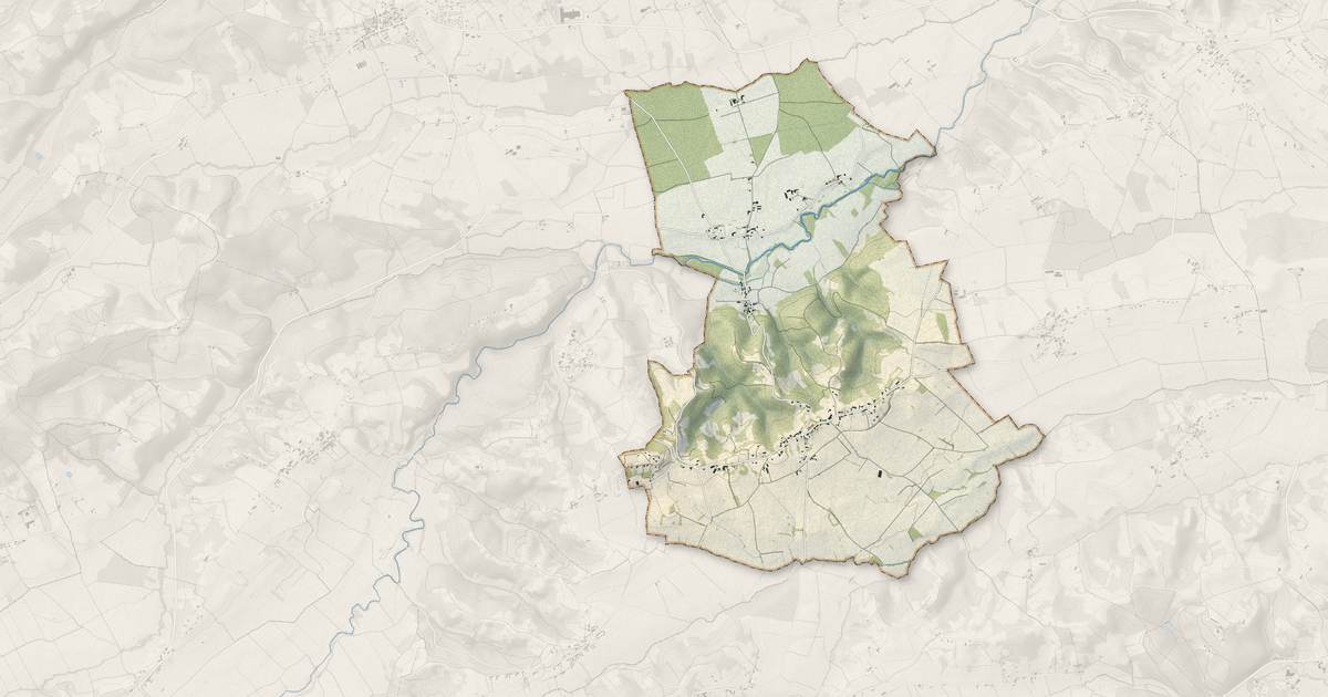 Portrait cartographique de Charlas : relief, eau, forêts, bâti et voies, calculés à partir des données de l'IGN
