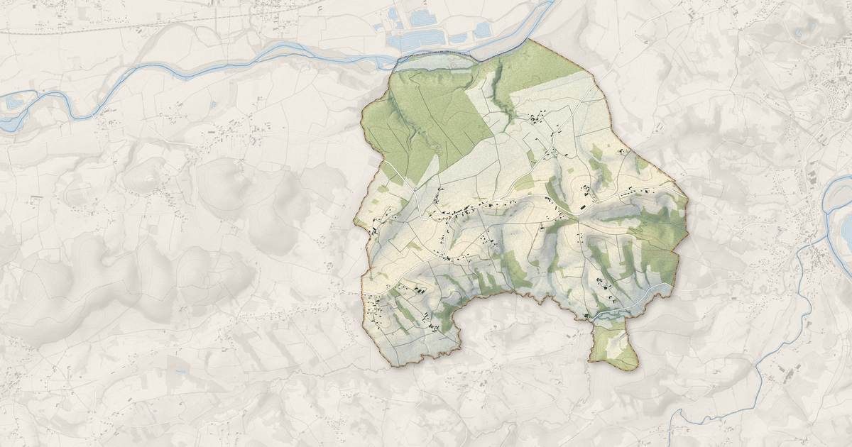 Portrait cartographique de Figarol : relief, eau, forêts, bâti et voies, calculés à partir des données de l'IGN