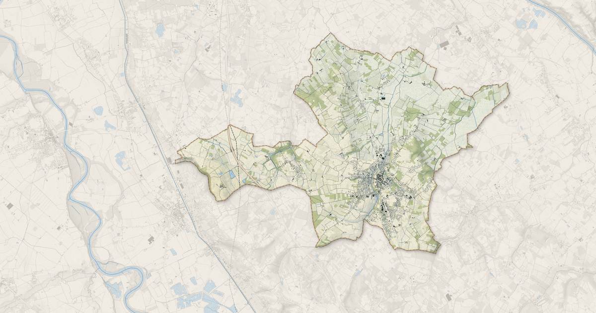 Portrait cartographique de Fronton : relief, eau, forêts, bâti et voies, calculés à partir des données de l'IGN