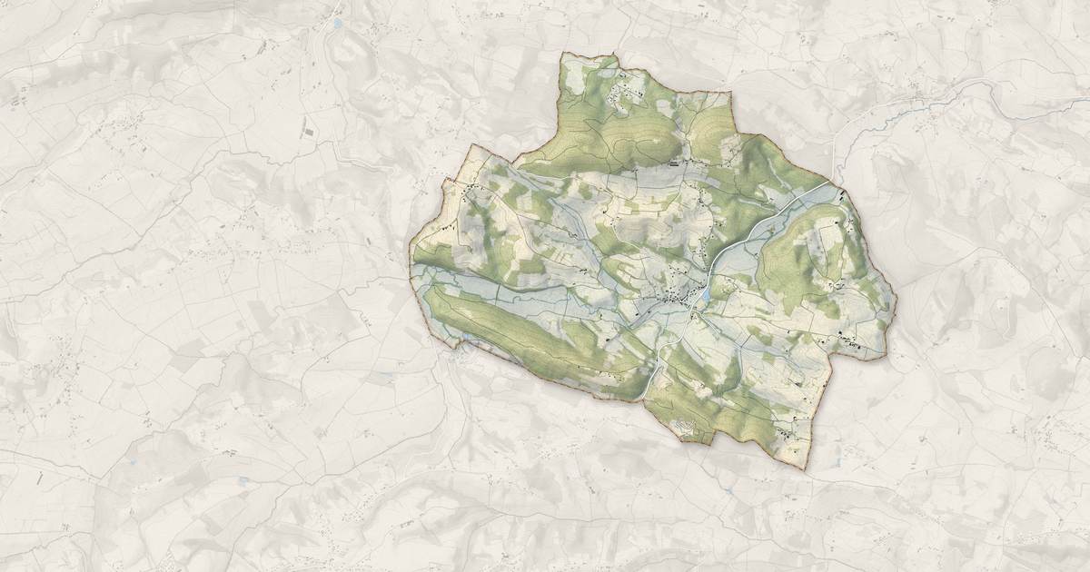 Portrait cartographique de Latoue : relief, eau, forêts, bâti et voies, calculés à partir des données de l'IGN