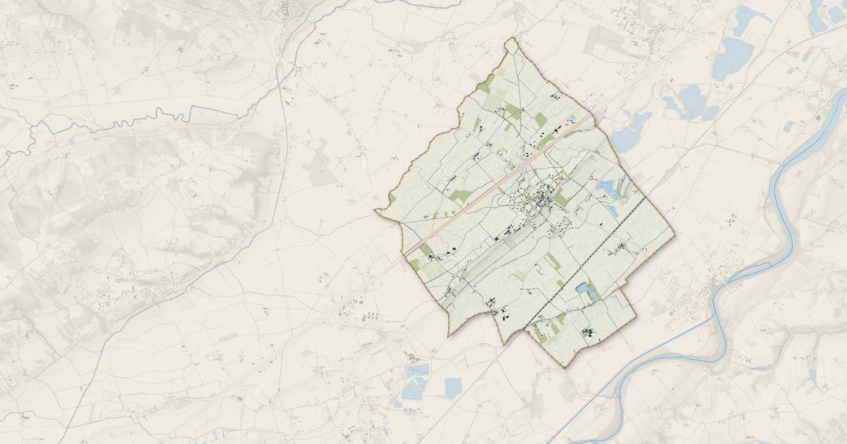 Portrait cartographique de Lavelanet-de-Comminges : relief, eau, forêts, bâti et voies, calculés à partir des données de l'IGN