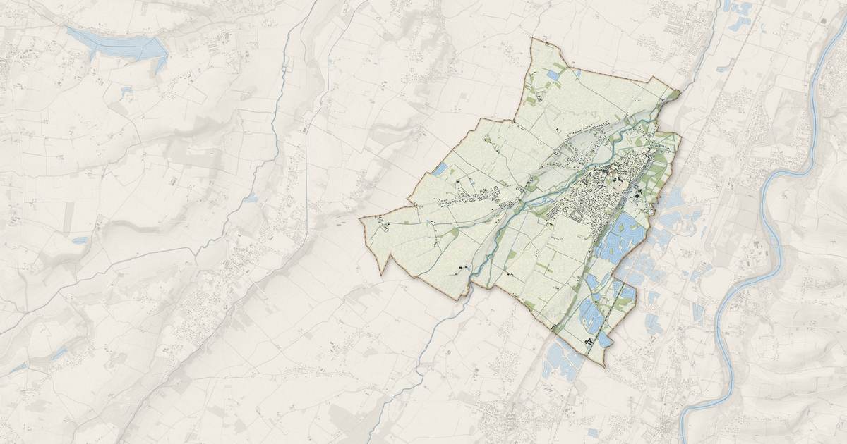 Portrait cartographique de Lavernose-Lacasse : relief, eau, forêts, bâti et voies, calculés à partir des données de l'IGN