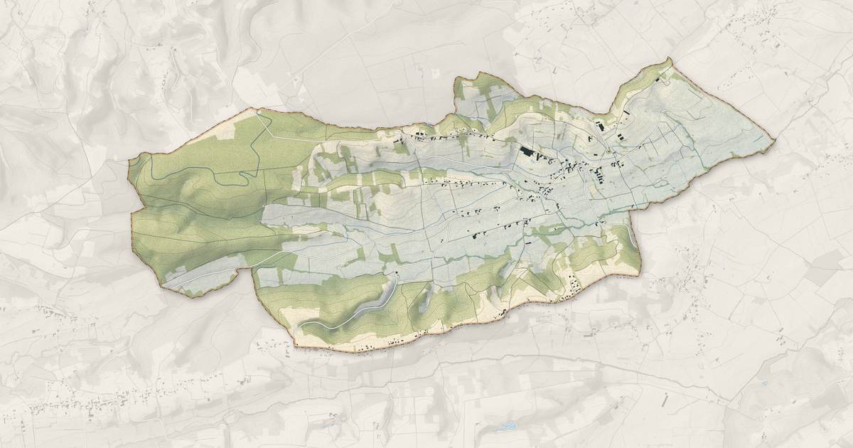 Portrait cartographique de Lodes : relief, eau, forêts, bâti et voies, calculés à partir des données de l'IGN