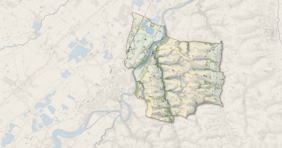 Portrait cartographique de Marquefave : relief, eau, forêts, bâti et voies, calculés à partir des données de l'IGN