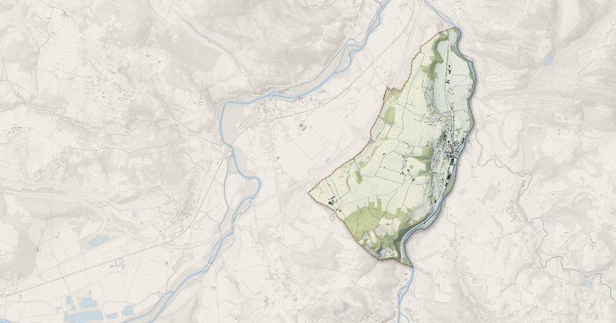Portrait cartographique de Mazères-sur-Salat : relief, eau, forêts, bâti et voies, calculés à partir des données de l'IGN