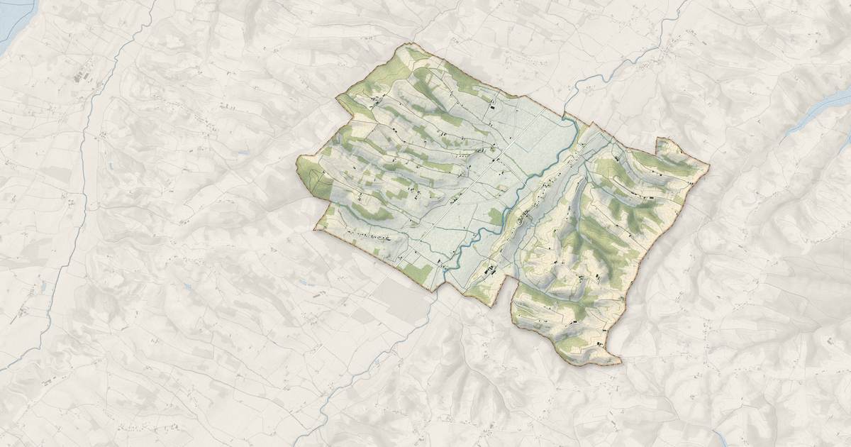 Portrait cartographique de Montbernard : relief, eau, forêts, bâti et voies, calculés à partir des données de l'IGN
