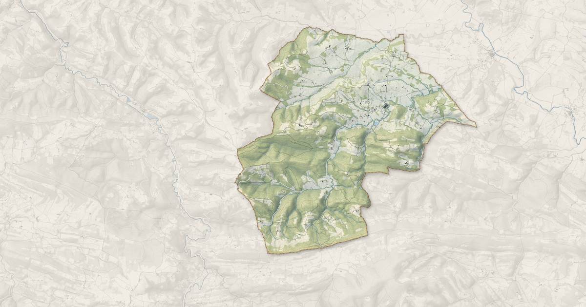 Portrait cartographique de Montbrun-Bocage : relief, eau, forêts, bâti et voies, calculés à partir des données de l'IGN