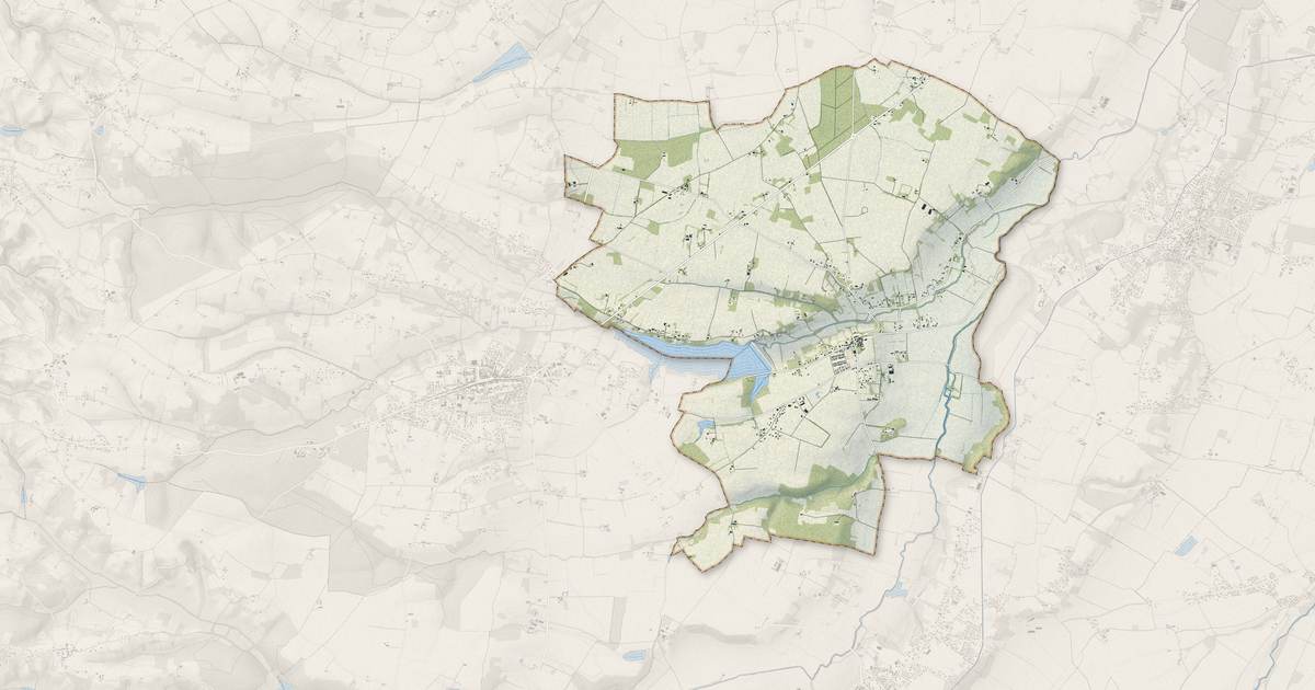 Portrait cartographique de Poucharramet : relief, eau, forêts, bâti et voies, calculés à partir des données de l'IGN