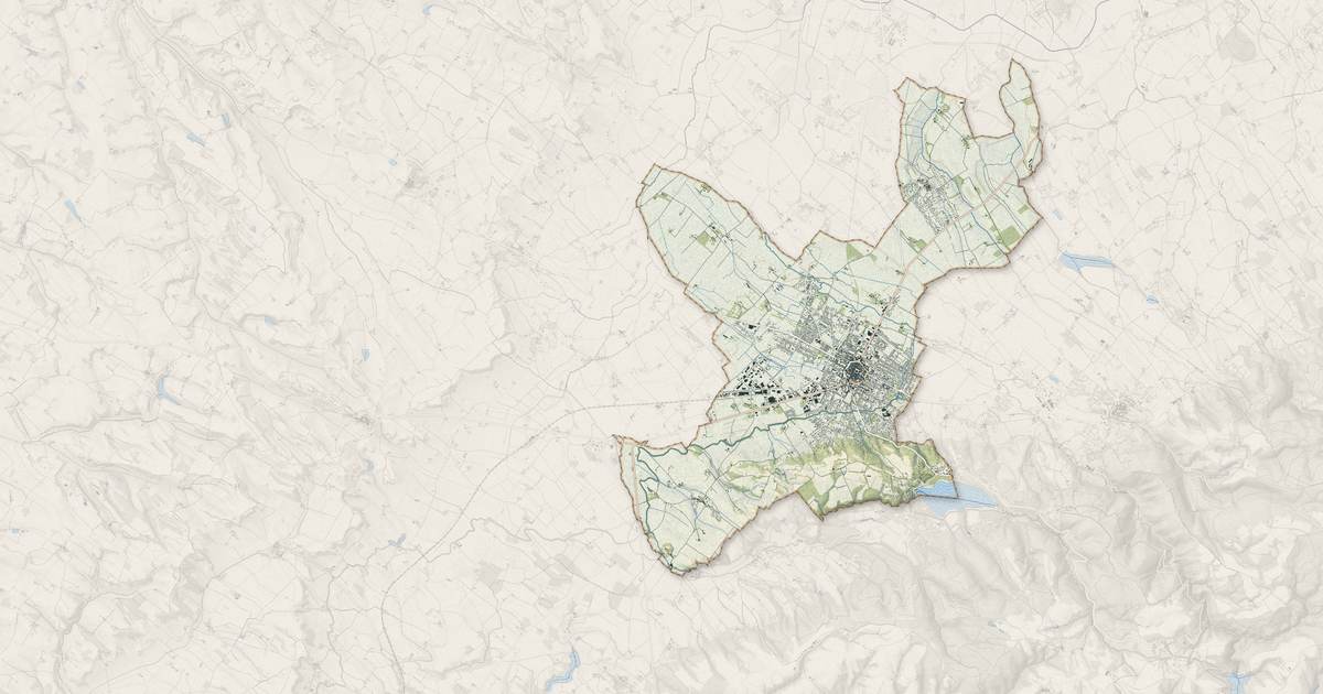 Portrait cartographique de Revel : relief, eau, forêts, bâti et voies, calculés à partir des données de l'IGN