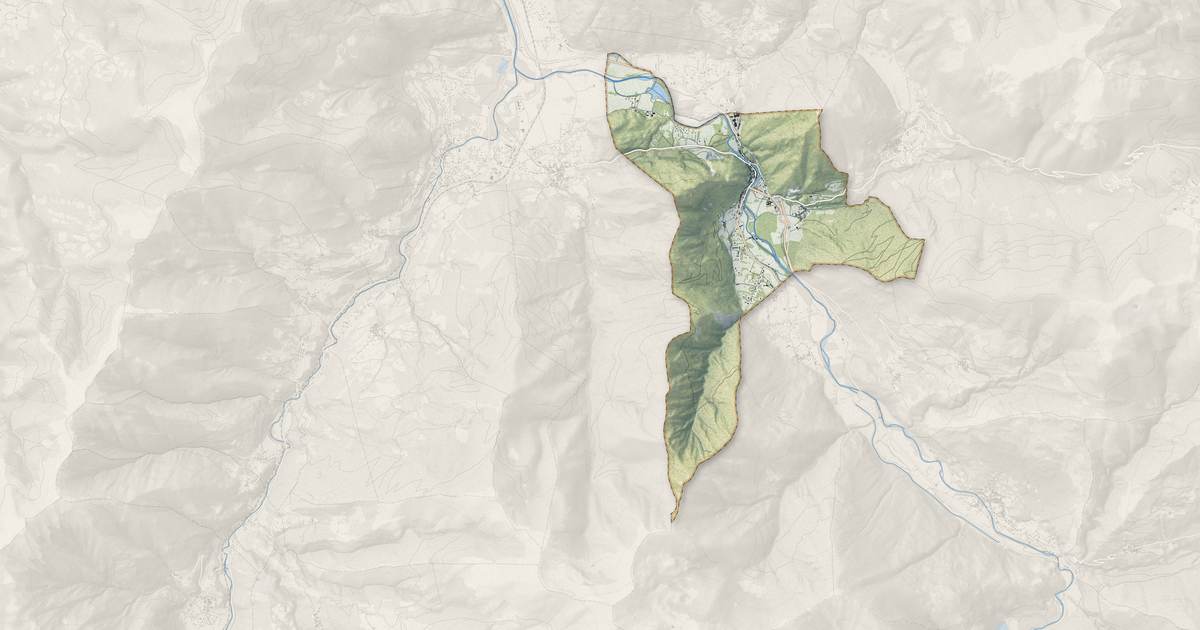 Portrait cartographique de Saint-Béat-Lez : relief, eau, forêts, bâti et voies, calculés à partir des données de l'IGN