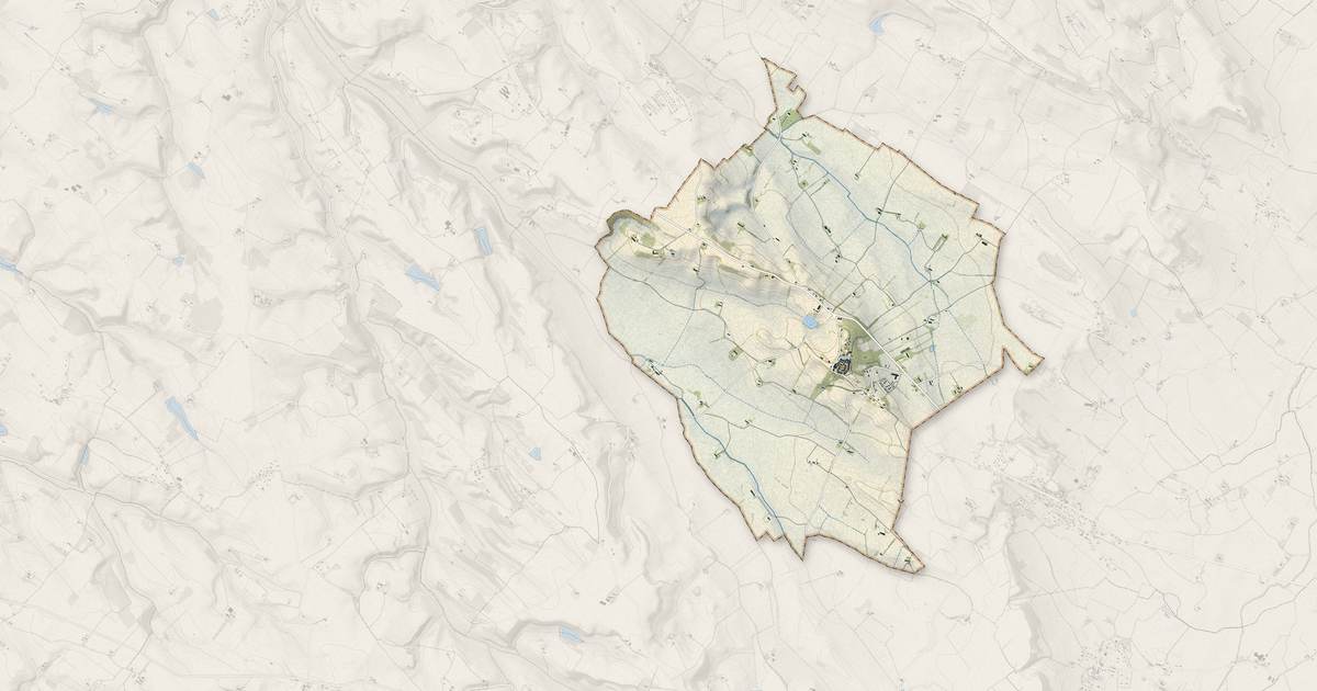 Portrait cartographique de Saint-Julia : relief, eau, forêts, bâti et voies, calculés à partir des données de l'IGN