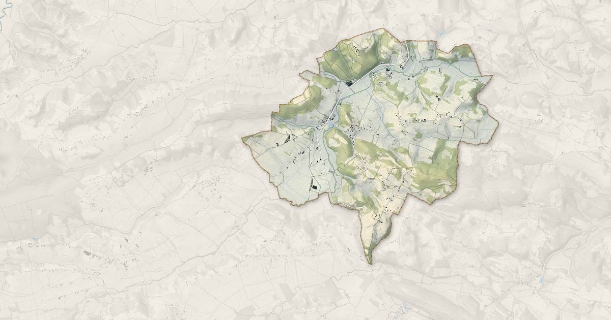 Portrait cartographique de Saint-Marcet : relief, eau, forêts, bâti et voies, calculés à partir des données de l'IGN